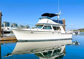 34' Tollycraft 34 Sedan